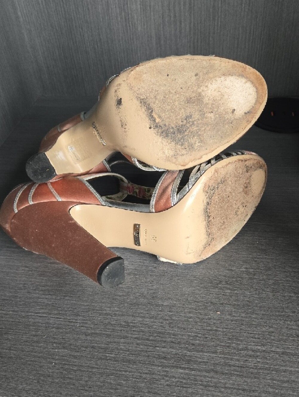 Gucci Peach Satin T-Strap Heels with Silver Trim - Picture 4 of 5